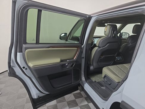 Used 2022 Rivian R1S Launch Edition AWD/4WD image 17