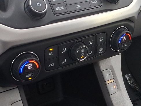 Used 2017 GMC Acadia SLT image 15