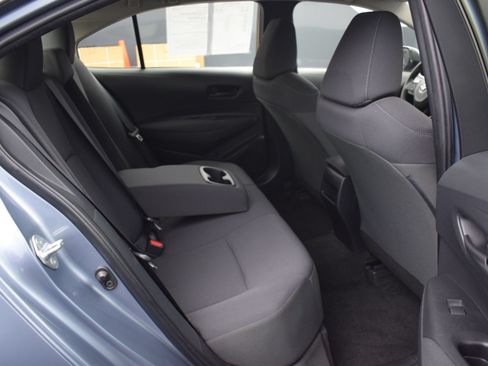 Used 2022 Toyota Corolla LE FWD image 11