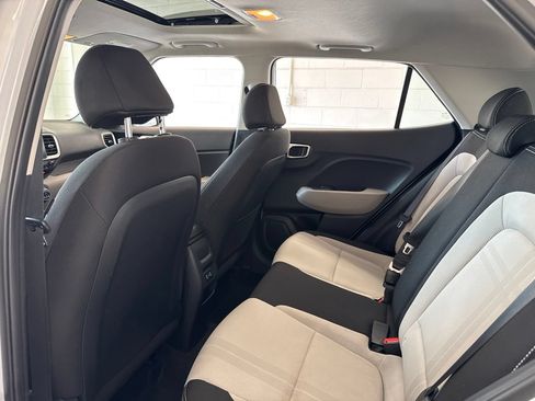 Used 2025 Hyundai Venue SEL FWD image 39