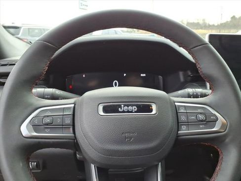 Used 2025 Jeep Compass Trailhawk w/ Trailhawk Elite Group image 18