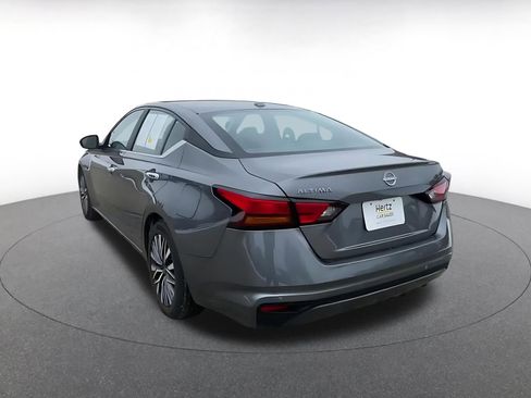 Used 2025 Nissan Altima 2.5 SV image 11
