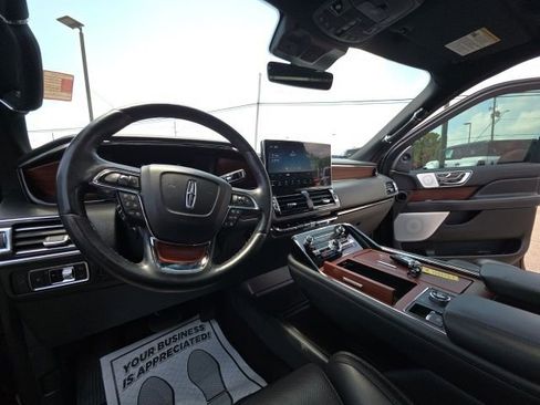 Used 2022 Lincoln Navigator Reserve AWD/4WD image 11
