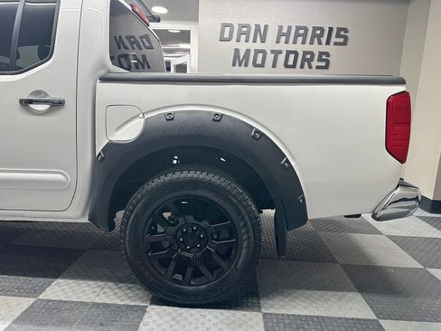 Used 2010 Nissan Frontier LE w/ LE Value Truck Pkg image 14