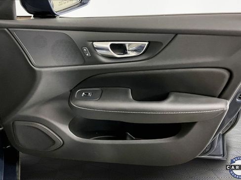 Used 2020 Volvo S60 T5 Momentum image 27