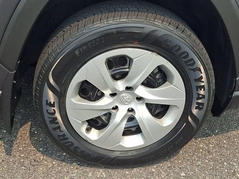 Used 2021 Toyota RAV4 LE AWD/4WD image 8