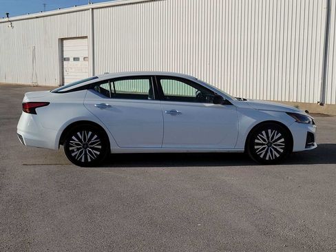 Used 2025 Nissan Altima 2.5 SV FWD image 9