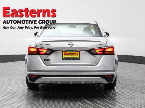 Used 2024 Nissan Altima 2.5 SV image 6