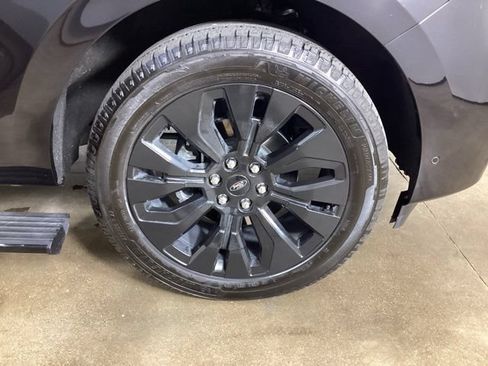 Used 2025 Ford Expedition Platinum w/ Driver's Package AWD/4WD image 27