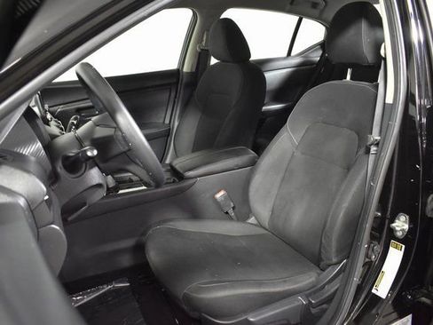 Certified 2025 Nissan Sentra S image 9