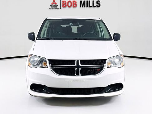 Used 2019 Dodge Grand Caravan SE FWD image 2