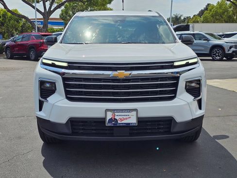 New 2026 Chevrolet Traverse LT w/ Driver Confidence Package FWD image 2