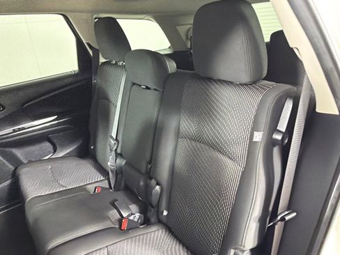 Used 2020 Dodge Journey SE w/ SE Popular Equipment Group image 18