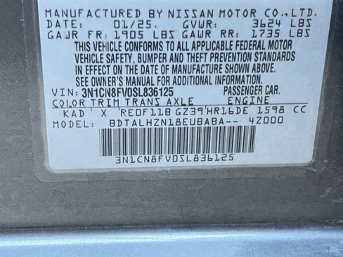 Used 2025 Nissan Versa SR FWD image 28