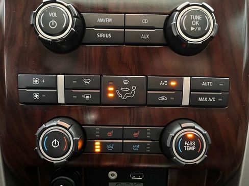 Used 2012 Ford F150 Lariat w/ Lariat Chrome Pkg RWD image 28