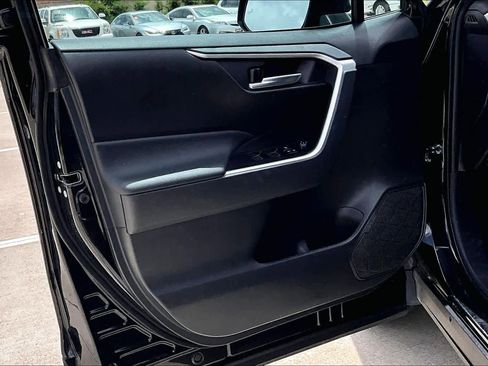 Used 2025 Toyota RAV4 XLE image 22