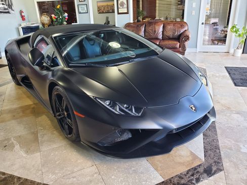 Used 2021 Lamborghini Huracan EVO image 6