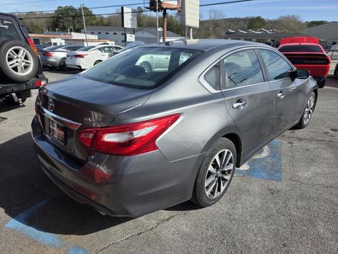 Used 2017 Nissan Altima 2.5 SV image 6