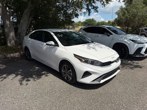 Used 2023 Kia Forte LXS w/ LXS Technology Package FWD image 2