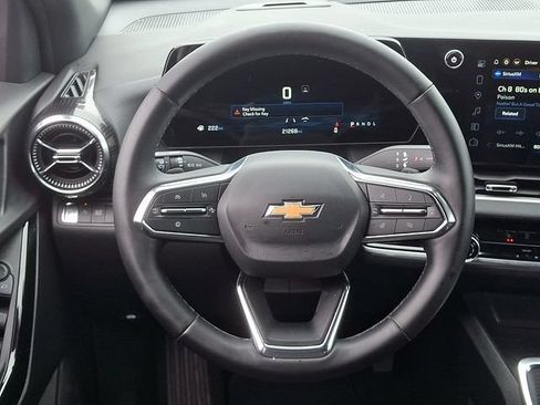 Used 2025 Chevrolet Equinox LT FWD image 19