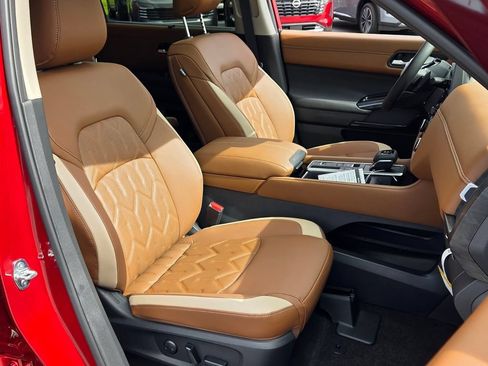New 2026 Nissan Pathfinder Platinum FWD image 16