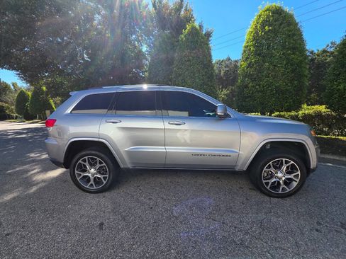 Used 2018 Jeep Grand Cherokee Limited image 6