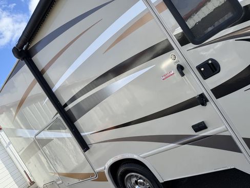 Used 2016 Ford E-450 and Econoline 450 Super Duty w/ Motorhome Prep Package image 21