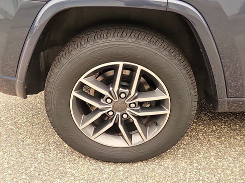 Used 2020 Jeep Grand Cherokee Overland AWD/4WD image 9