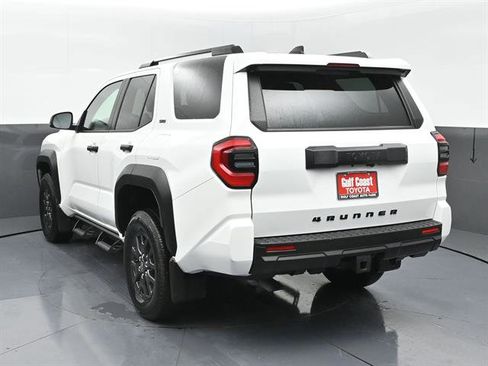 Used 2025 Toyota 4Runner SR5 AWD/4WD image 4