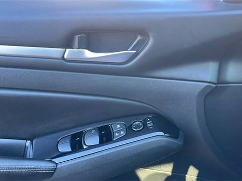 Used 2023 Nissan Altima 2.5 SV image 27