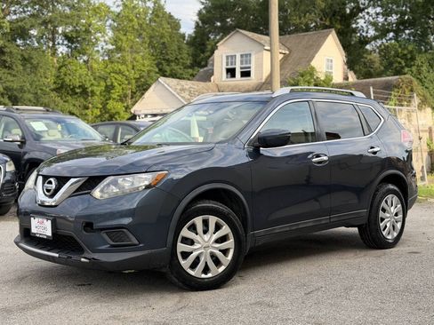 Used 2016 Nissan Rogue S w/ Appearance Package AWD/4WD image 2