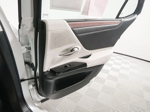 Certified 2023 Lexus ES 300h w/ Premium Package image 17