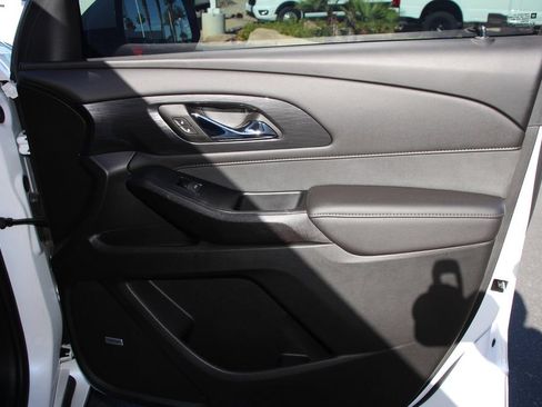 Used 2023 Chevrolet Traverse High Country AWD/4WD image 28