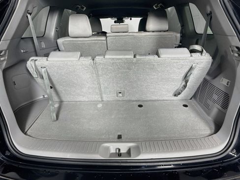 Used 2018 Toyota Highlander LE FWD image 32