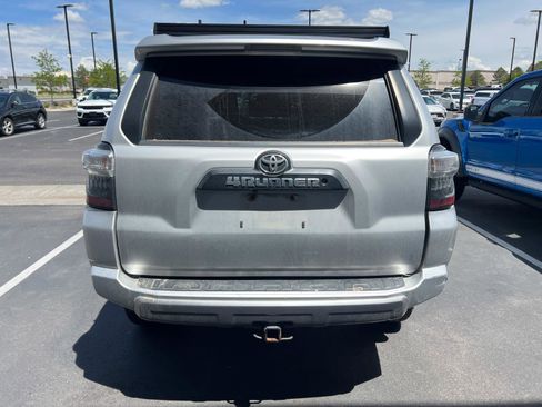 Used 2018 Toyota 4Runner TRD Off-Road Premium AWD/4WD image 4