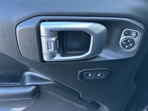 Used 2018 Jeep Wrangler Unlimited Rubicon image 14