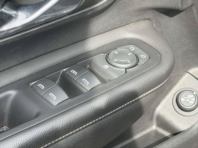 Used 2023 GMC Terrain SLT AWD/4WD image 19
