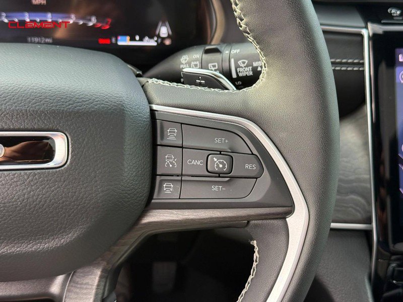 Used 2025 Jeep Grand Cherokee L Limited w/ Black Appearance Package AWD/4WD image 28