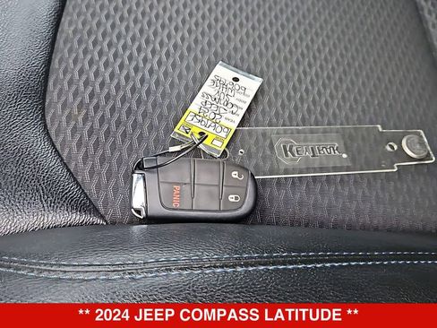 Used 2024 Jeep Compass Latitude AWD/4WD image 38