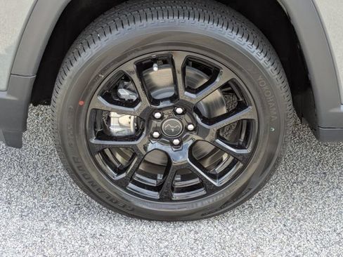 New 2026 Jeep Compass Latitude AWD/4WD image 10