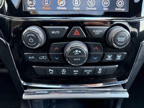 Used 2021 Jeep Grand Cherokee Limited image 20