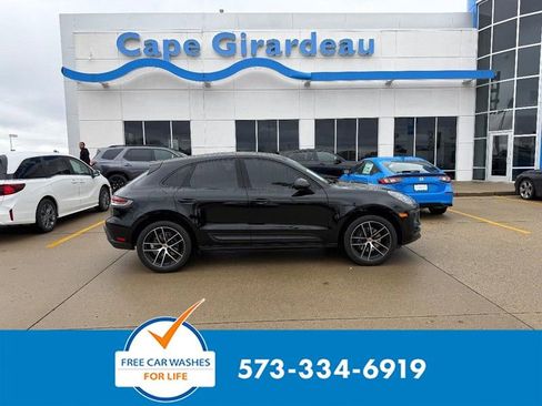 Used 2023 Porsche Macan Turbo image 1