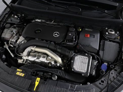 Used 2025 Mercedes-Benz GLB 250 4MATIC image 24