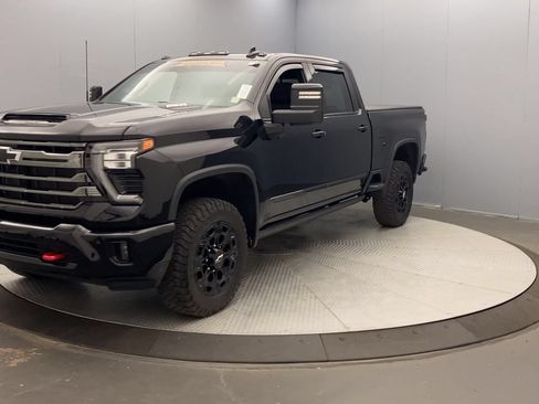 Used 2024 Chevrolet Silverado 2500 High Country w/ High Country Premium Package AWD/4WD image 8