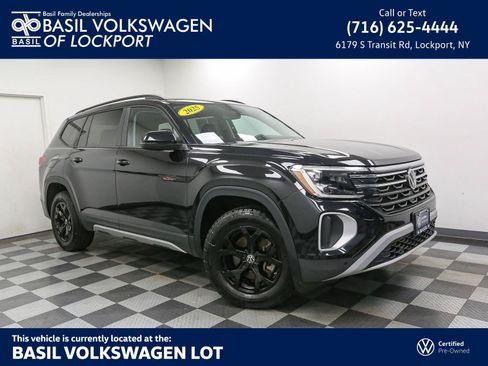 Certified 2025 Volkswagen Atlas Peak Edition SE AWD/4WD image 1