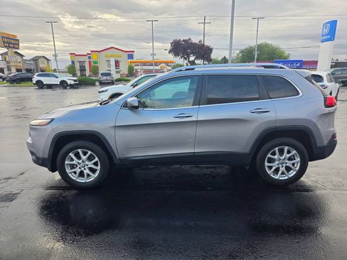 Used 2018 Jeep Cherokee Latitude w/ Safety Group AWD/4WD image 5