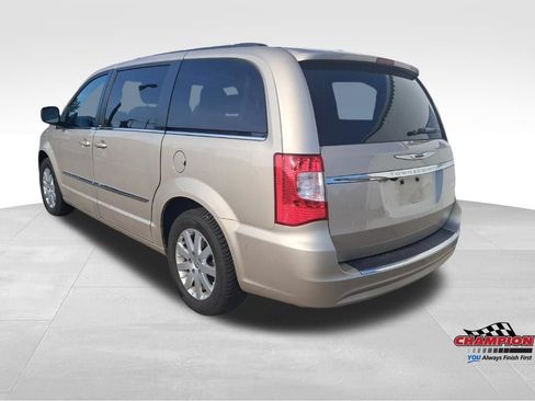Used 2013 Chrysler Town & Country Touring FWD image 3