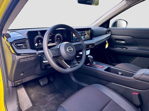 New 2025 Nissan Kicks SR image 2