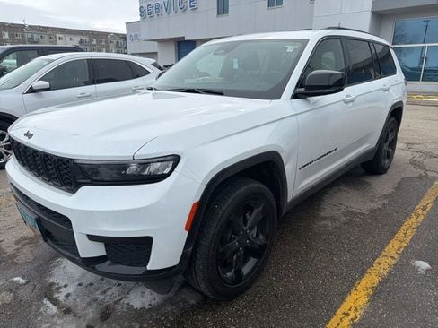 Used 2023 Jeep Grand Cherokee L Altitude image 4