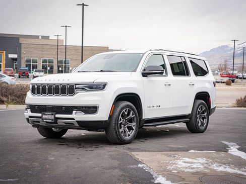 Used 2023 Jeep Wagoneer Series III w/ Preferred Equipment Group image 10